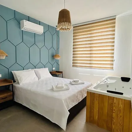 Kovuk Villalari-villa Selen Private Pool And Jacuzzi וילה קס